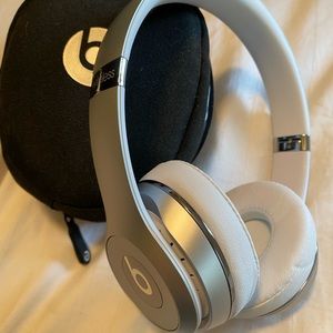Beats Solo3 Wireless Headphones - never used